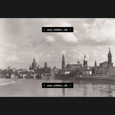 Ansichtskarte DDR Bezirk Dresden, Kreis Dresden, Stadt Dresden: Blick von der Marienbrücke auf die Altstadt (1) Sammlung