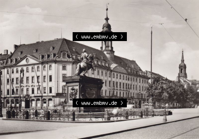 Ansichtskarte DDR Bezirk Dresden, Kreis Dresden, Stadt Dresden: Neustädter Rathaus und Denkmal August des Starken (1) Sammlung