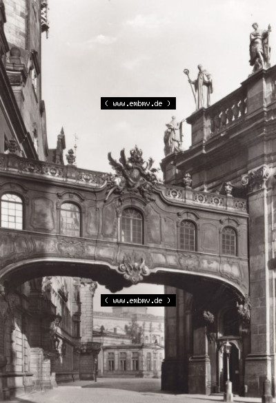 Ansichtskarte DDR Bezirk Dresden, Kreis Dresden, Stadt Dresden: Übergang vom Schloß zur Hofkirche um 1895 von Gustav Frölich... Sammlung