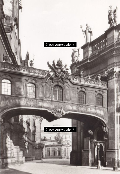 Ansichtskarte DDR Bezirk Dresden, Kreis Dresden, Stadt Dresden: Übergang vm Schloß zur Hofkirche um 1896 (1) Sammlung