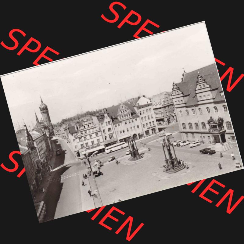 Ansichtskarte DDR Bezirk Halle, Kreis Wittenberg, Lutherstadt Wittenberg: In s/w Schwarzweiß Lutherstadt Wittenberg, Marktplatz (1) Sammlung
