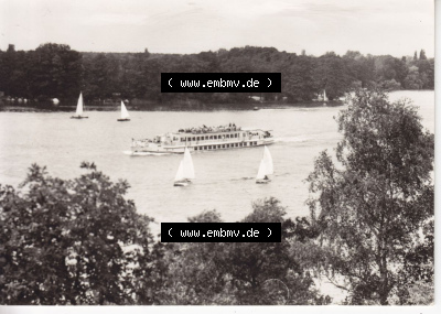 Ansichtskarte DDR Bezirk Berlin, Stadt Berlin: In s/w Schwarzweiß Postkarte Luxusfahrgastschiff der Weißen Flotte (1) Sammlung