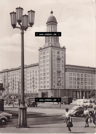 Ansichtskarte DDR Bezirk Berlin, Stadt Berlin: In s/w Schwarzweiß Postkarte 1965, Frankfurter Tor (1) Sammlung