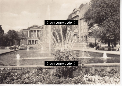 Ansichtskarte DDR Bezirk Halle, Stadtkreis Halle? Unbekannt: In s/w Schwarzweiß Theater des Friedens (1) Sammlung