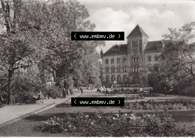 Ansichtskarte DDR Bezirk Halle, Stadtkreis Halle? Unbekannt: In s/w Schwarzweiß Am Postamt (1) Sammlung