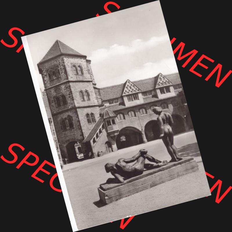 Ansichtskarte DDR Bezirk Halle, Stadtkreis Halle? Unbekannt: In s/w Schwarzweiß Burghof der Morizburg (1) Sammlung