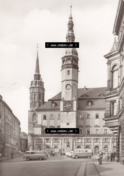 Ansichtskarte DDR Bezirk Dresden, Kreis Bautzen, Stadt Bautzen: In s/w Schwarzweiß Postkarte Rathaus am Hauptmarkt und Petziturm... Sammlung