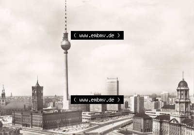 Ansichtskarte DDR Bezirk Berlin, Stadt Berlin-Mitte: 1974, Blick zum Rathaus, Fernseh- und UKW-Turm (1) Sammlung