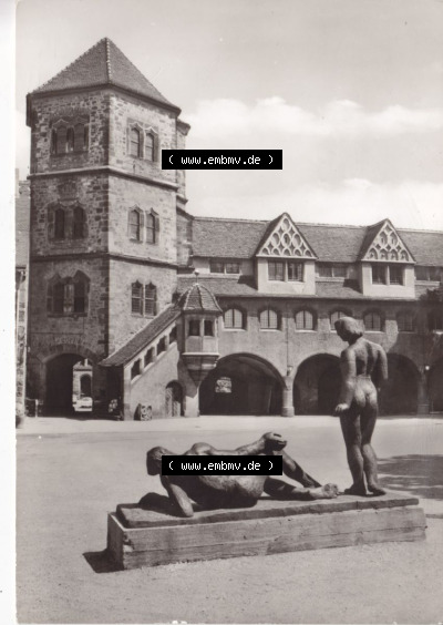 Ansichtskarte DDR Bezirk Halle, Stadtkreis Halle? Unbekannt: In s/w Schwarzweiß Burghof der Morizburg (1) Sammlung