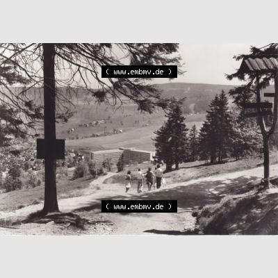 Ansichtskarte Bezirk Karl-Marx-Stadt, Landkreis Annaberg, Stadt Oberwiesenthal Blick vom Eckbauer zum FDGB-Erholungsheim am Fichtelberg. Ansichtskarte bzw. Postkarte aus DDR-Zeiten... Sammlung