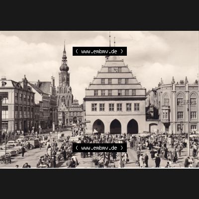 Ansichtskarte DDR Bezirk Rostock, Kreis Greifswald unsortiert Rathaus und St. Nikolaikirche. Ansichtskarte bzw. Postkarte in schwarzweiß - s/w aus DDR-Zeiten der Deutschen... Sammlung