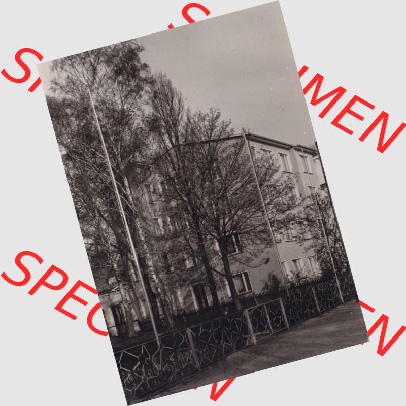 Alte Ansichtskarte DDR Bezirk Rostock, Kreis Rügen, Ostseebad Binz, Haus bei Binz auf Rügen, Hochformat. Ansichtskarte bzw. Postkarte in s/w - schwarzweiß... Sammlung