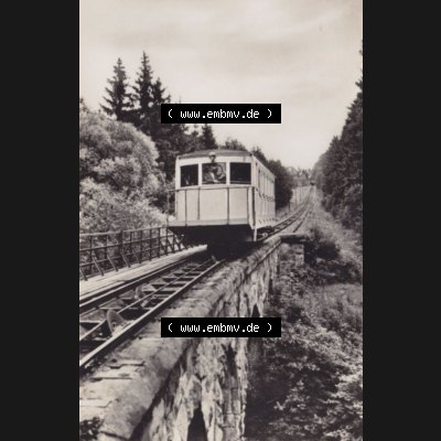 DDR Bezirk Karl-Marx-Stadt, Kreis Flöha, Stadt Augustusburg, VEB Verlag Bildpostkarten 901 Karl-Marx-Stadt, Augustusburg im Erzgebirge Drahtseilbahn, Foto im Hochformat.... Sammlung