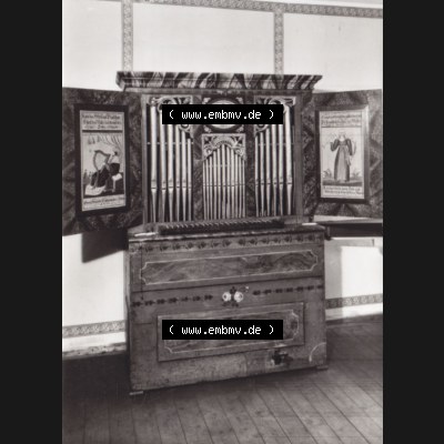 DDR Bezirk Karl-Marx-Stadt, Kreis Klingenthal, Stadt Markneukirchen, 1974 Musikinstrumenten-Museum, 10 Kleinbild-Fotos VEB Foto-Verlag, 9934 Erlbach III 23 27, III 23... Sammlung