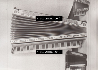 Musikinstrumente-Museum Riesen-Piano-Akkordeon, DDR-Zeiten Bezirk Karl-Marx-Stadt Sammlung