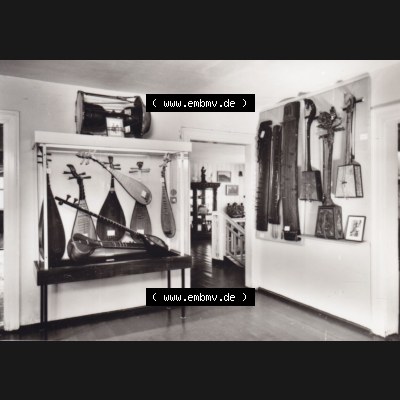 DDR Bezirk Karl-Marx-Stadt, Kreis Klingenthal, Stadt Markneukirchen, 1974 Musikinstrumenten-Museum, 10 Kleinbild-Fotos VEB Foto-Verlag, 9934 Erlbach III 23 27, III 23... Sammlung