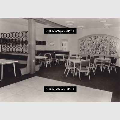 Alte Ansichtskarte DDR Bezirk Rostock, Kreis Rügen (Insel Rügen), Stadt Bergen - Rugard HO-Gaststätte 1972, Jagdzimmer in der HO-Rugard Gaststätte Bergen... Sammlung