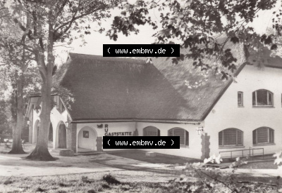 Alte Ansichtskarte DDR Bezirk Rostock, Kreis Rügen (Insel Rügen), Stadt Bergen - Rugard HO-Gaststätte 1974, Bergen auf Rügen... Sammlung