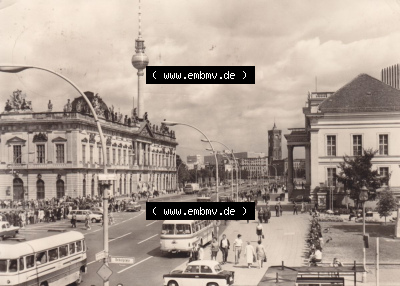 Stadt Berlin in s/w 1973, Berlin unter den Linden. Stadtansichten der Stadt Berlin, mit alter Ansicht in Schwarzweiß der Hauptstadt... Sammlung