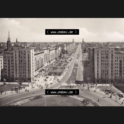 Ansichtskarten DDR Bezirk Berlin, Stadt Berlin in s/w 1960, Berlin, Karl-Marx-Allee. Stadtansichten der Stadt Berlin, mit alter Ansicht in Schwarzweiß der Hauptstadt... Sammlung