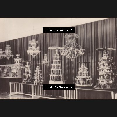 Alte Fotos DDR, Bezirk Karl-Marx-Stadt, Kreis Marienberg, Stadt Seiffen, Leporello Erzgebirgisches Spielzeugmuseum Seiffen 1975, Pyramiden und Hängeleuchten. Alte... Sammlung