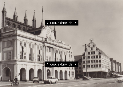 Ansichtskarte DDR Bezirk Rostock, Stadtkreis Rostock, Hansestadt Rostock Ansicht 1973, Rathaus uns Haus Sonne, Wohnheim der Deutschen... Sammlung