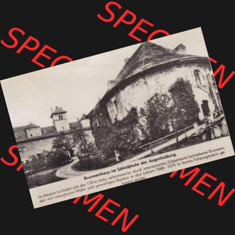 Altes Foto der DDR, Bezirk Karl-Marx-Stadt, Kreis Flöha, Stadt Augustusburg, Ansichten-Mappe von 1977, Brunnenhaus im Schlosshofe der Augustusburg Sammlung
