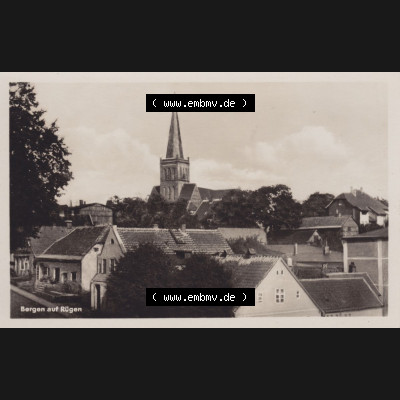 Alte Ansichtskarte DDR Bezirk Rostock, Kreis Rügen (Insel Rügen), Stadt Bergen - Ansicht mit Bergener Kirche 1955, Bergen auf Insel Rügen, Stadt-Ansicht... Sammlung