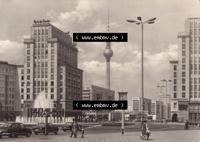 Ansichtskarten DDR Bezirk Berlin, Stadt Berlin in schwarzweiß 1970, Strausberger Platz in Berlin. Stadtansichten der Stadt Berlin,... Sammlung