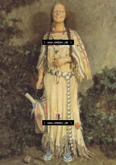 1987, Schwarzfuß-Indianerin. Alte Ansichtskarte, Kreis Dresden, Radebeul Karl-May-Museum hier im online Katalog katalogisiert Sammlung
