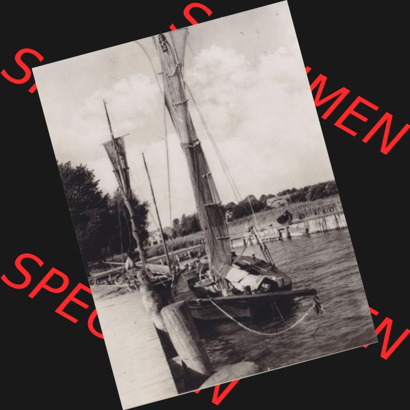 Altes Foto DDR Bezirk Rostock, Kreis Ribnitz-Damgarten, Ostseebad Dierhagen mit Ansicht 1959, Fischerboote im Boddenhafen. Altes Foto mit Ansicht der DDR Bezirk Rostock,... Sammlung