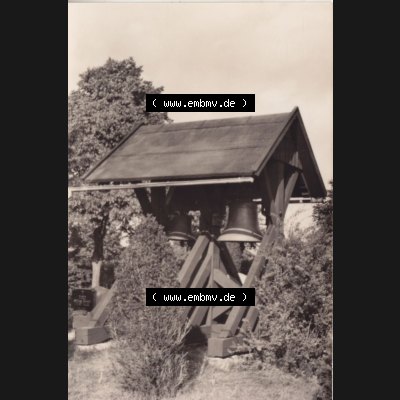 Foto DDR Bezirk Rostock, Kreis Ribnitz-Damgarten, Ostseebad Zingst Mappe in s/w vom Jahrgang 1963 B 8/63, Glockenstübel der evangelischen Kirche. Altes Foto mit Ansicht... Sammlung