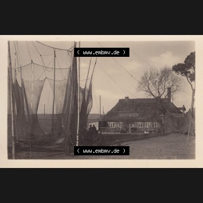 Altes Foto der DDR Bezirk Rostock, Kreis Rügen, Insel Rügen, 10 Motive (Echt Foto) Ostseebad Thiessow, Aalreuse mit alten Fischerhaus. Altes Foto mit... Sammlung