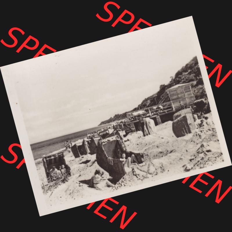 Altes Foto aus DDR Bezirk Rostock, Kreis Bad Doberan, Ostseebad Rerik 1955, Sommerfreuden. Foto in s/w - schwarzweiß aus DDR-Zeiten der Deutschen Demokratischen Republik... Sammlung
