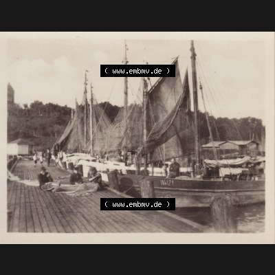 Altes Foto DDR Bezirk Rostock, Kreis Rügen, Ostseebad Sassnitz 1954, Fischkutter im Hafen von Saßnitz. Altes Foto DDR Bezirk Rostock, Kreis Rügen, Ostseebad... Sammlung