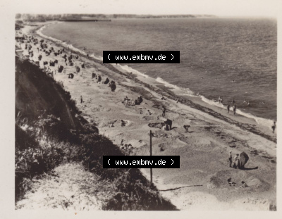 Altes Foto aus DDR Bezirk Rostock, Kreis Bad Doberan, Ostseebad Rerik 1955, Steilküste mit Strand. Foto in s/w - schwarzweiß... Sammlung
