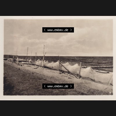 Altes Foto DDR Bezirk Rostock, Kreis Bad Doberan, Ostseebad Heiligendamm, 10 Aufnahmen für den Fotofreund 1953, 7. Netze am Strand. Alte Foto Ansichten der DDR... Sammlung