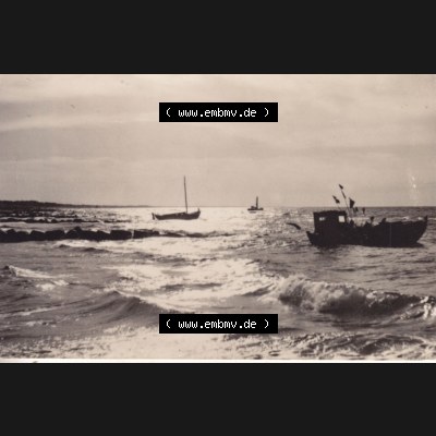 Foto DDR Bezirk Rostock, Kreis Ribnitz-Damgarten, Ostseebad Zingst Mappe in s/w vom Jahrgang 1963 B 8/63, Abendstimmung am Fischerstrand. Altes Foto mit Ansicht der DDR... Sammlung