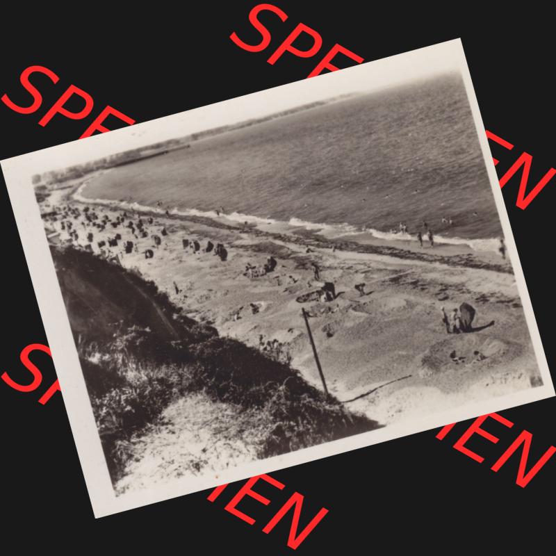 Altes Foto aus DDR Bezirk Rostock, Kreis Bad Doberan, Ostseebad Rerik 1955, Steilküste mit Strand. Foto in s/w - schwarzweiß aus DDR-Zeiten der Deutschen Demokratischen... Sammlung