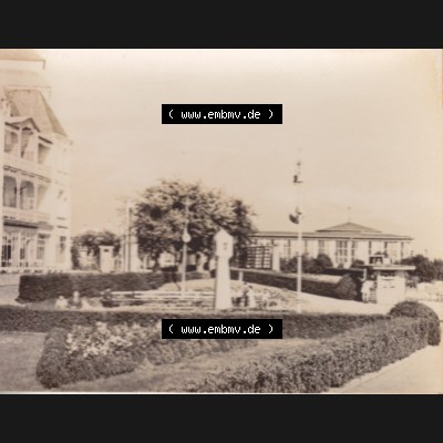 Altes Foto aus DDR Bezirk Rostock, Kreis Rügen, Ostseebad Binz 1959, 2112 Wendeplatz in Binz. Digitales Bildmaterial von Fotos aus der DDR, der Deutschen Demokratischen... Sammlung