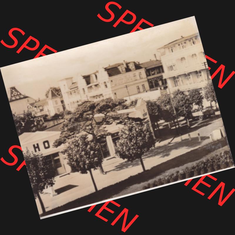 Altes Foto aus DDR Bezirk Rostock, Kreis Rügen, Ostseebad Binz 1959, 2171 Strandpromenade Ecke Hauptstraße. Digitales Bildmaterial von Fotos aus der DDR, der Deutschen... Sammlung