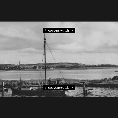 Foto mit Ansicht der DDR Bezirk Rostock, Kreis Rügen, DDR Insel Hiddensee 1970, 8. Blick von Vitte auf Kloster, Heldge-Verlag KG, Köthen-Anh. DDR Bezirk... Sammlung
