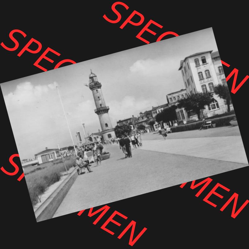 Foto mit Ansicht der DDR Bezirk Rostock, Stadtkreis Rostock, DDR Foto Rostock-Warnemünde 1962, 6. Strandpromenade mit Leuchtturm, Heldge-Verlag KG - Köthen-Anh..... Sammlung