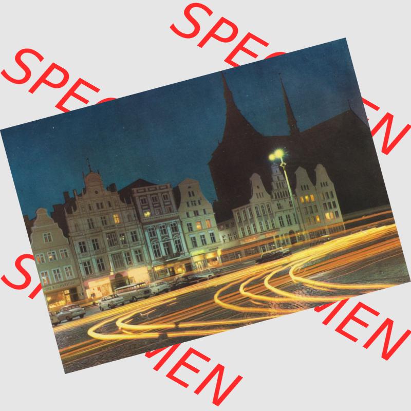 Alte Ansichtskarte mit Ansicht der DDR Bezirk Rostock, Stadtkreis & Hansestadt Rostock 1979, Bei Nacht, Ernst-Thälmann-Platz. Digitales Bildmaterial von Farbigen bzw.... Sammlung