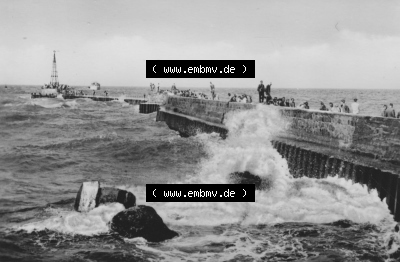 DDR Foto Rostock-Warnemünde 1962, 1. Urlauber an der Mole, Heldge-Verlag KG - Köthen-Anh., zum herunterladen freigegeben Sammlung