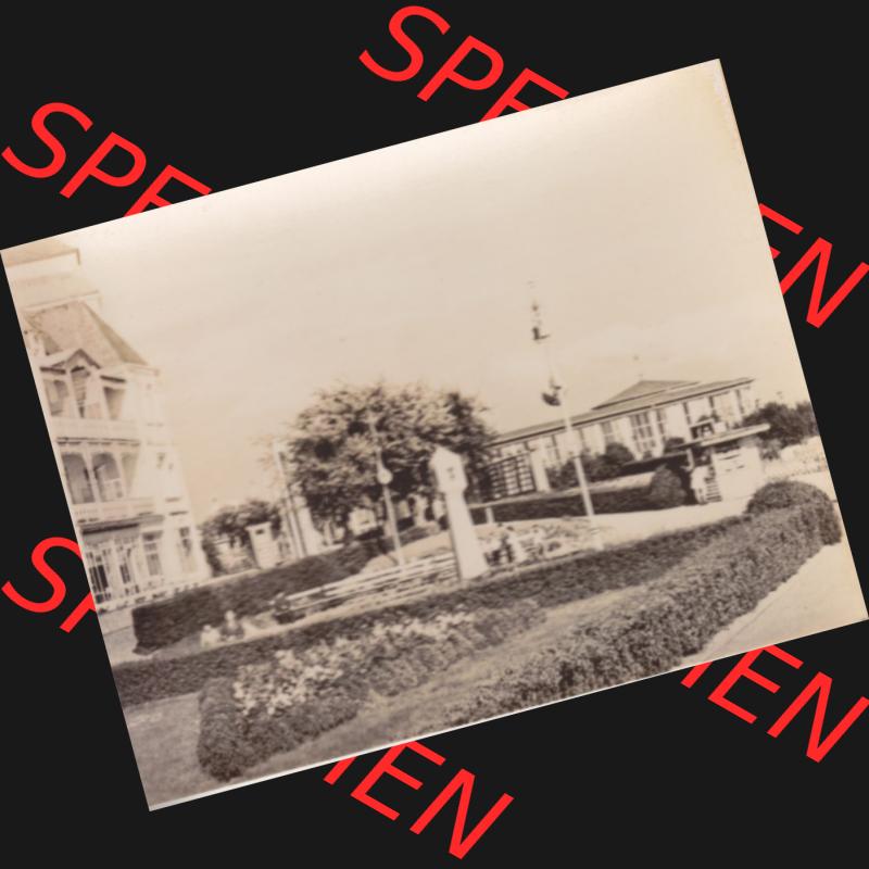 Altes Foto aus DDR Bezirk Rostock, Kreis Rügen, Ostseebad Binz 1959, 2112 Wendeplatz in Binz. Digitales Bildmaterial von Fotos aus der DDR, der Deutschen Demokratischen... Sammlung