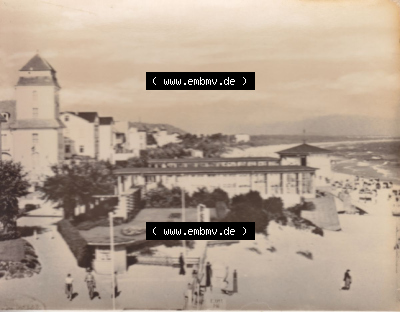 Altes Foto aus DDR Bezirk Rostock, Kreis Rügen, Ostseebad Binz 1959, 2215 Strand mit Konzertplatz und Kurhaus. Digitales Bildmaterial... Sammlung