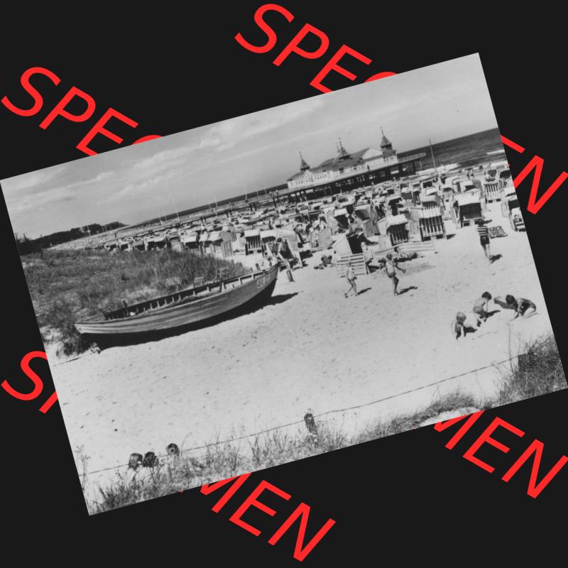 Alte Ansichtskarte der DDR Ahlbeck auf Usedom 1975, Fischerboot auf dem Strand an der See von Ahlbeck. Digitales Bildmaterial von Ansichtskarten aus der DDR, der Deutschen Demokratischen... Sammlung