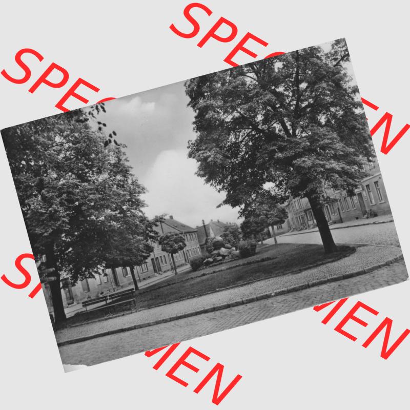 Ansichtskarte Heldge-Verlag Köthen/Anhalt DDR gemischte s/w, schwarzweiß, graustufen Sammlung der Jahre 1960er, 1966, Nienburg (Saale), Schillerplatz.... Sammlung
