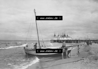 Ansichtskarte der DDR Ahlbeck auf Usedom 1968, Fischerboot am Strand, Grußkarte Ahlbeck, konsum fotocolor magdeburg, zum herunterladen... Sammlung